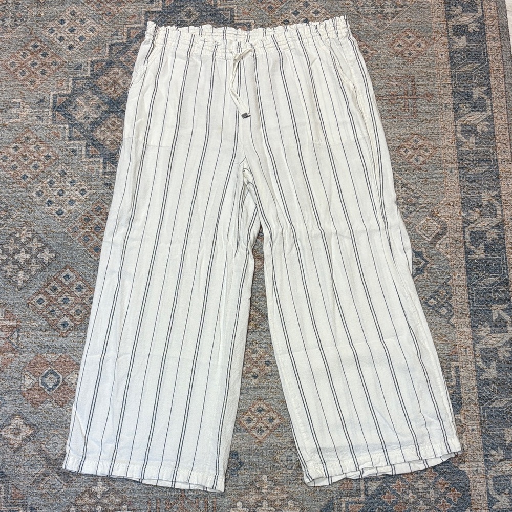 Time and Tru Women's Cream and Black Striped Pants